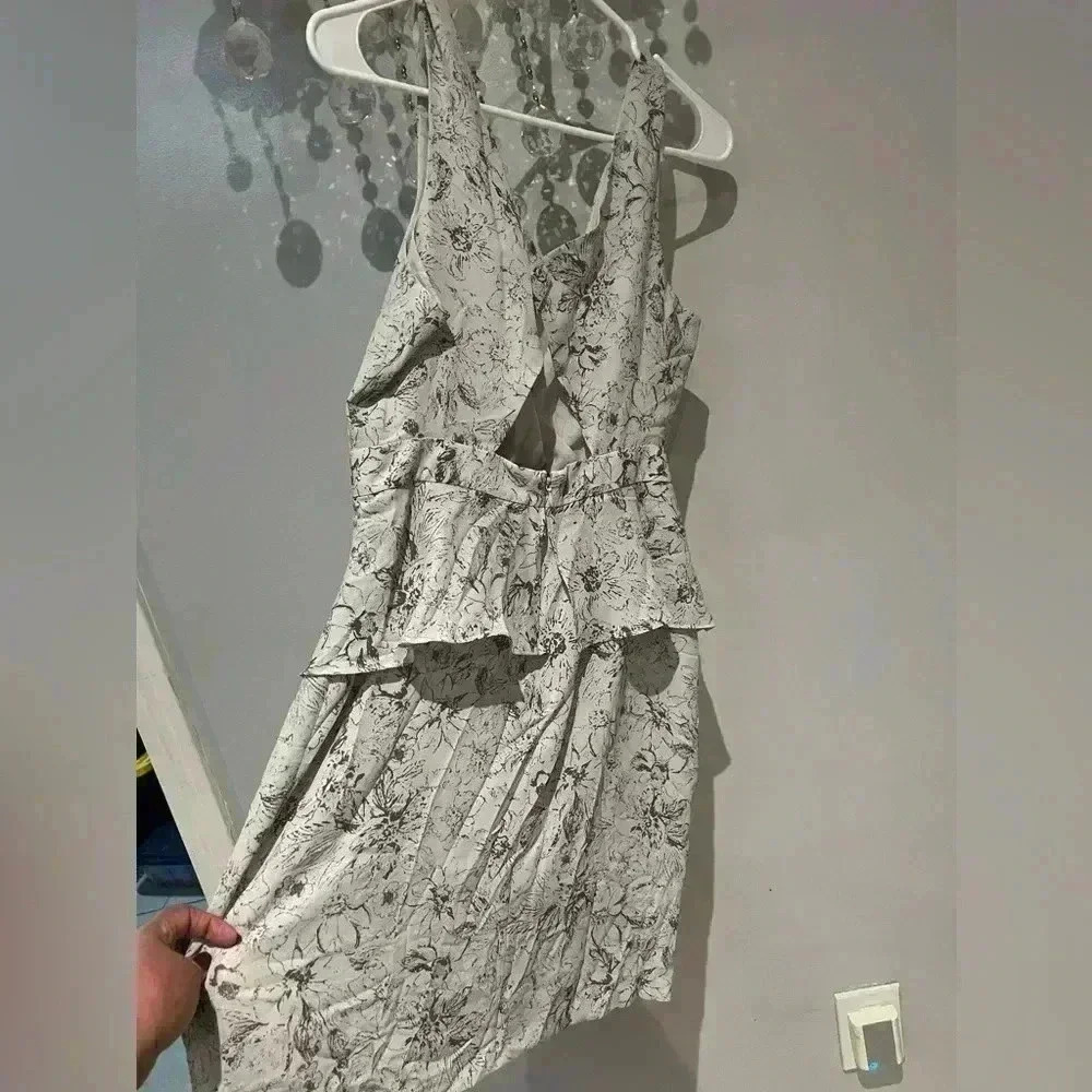 Kut From The Kloth Floral Ruffle Dress. NWT - Picture 5 of 6